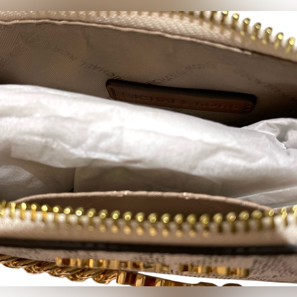 MICHAEL KORS JET SET VANILLA SMALL CHAIN POUCHETTE IN BOX - Picture 4 of 5
